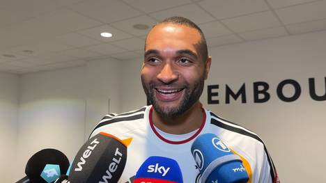 Der deutsche Innenverteidiger Jonathan Tah gab sein Kapitäns-Debüt für die Nationalmannschaft. Nach dem Spiel weiß er noch nicht, was ihm blüht.