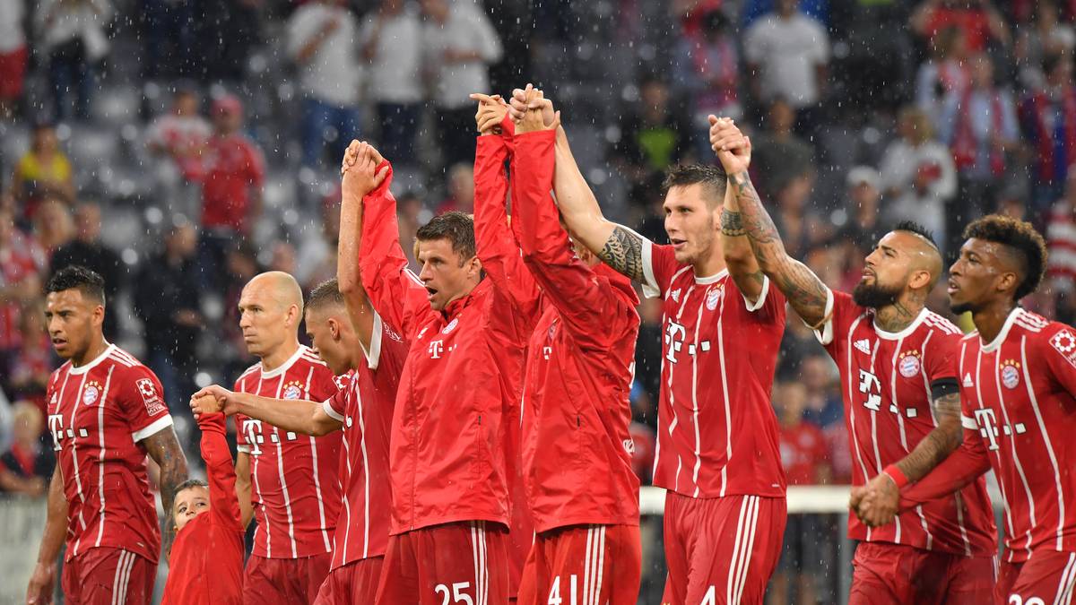Auch nach Spielende darf der deutsche Rekordmeister jubeln. Der FC Bayern gewinnt das Eröffnungsspiel gegen Bayer Leverkusen mit 3:1