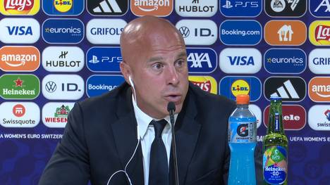 Italiens Coach Andrea Soncin stellt nach dem späten Elferpfiff gegen sein Team im EM-Halbfinale gegen England eine pikante Frage: Wäre dieser Elfmeter auch auf der anderen Seite gepfiffen worden?