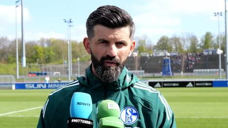 Edin Dzeko hat sich bei dem WM-Playoff-Spiel von Bosnien und Herzegowina an der Schulter verletzt. Schalke-Trainer Miron Muslic gibt ein Update zu seinem Stürmer.
