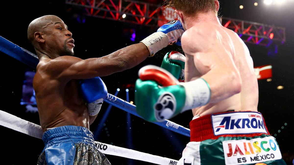 Wieder auf freiem Fuß, verlegt Mayweather sich wieder aufs Gürtel-Sammeln: 2013 bezwingt er Saul Alvarez und wird WBC-Champion im Halbmittelgewicht
