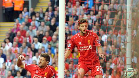 Liverpool-Ikone Steven Gerrard (l.) will beim Gegentor gar nicht hinschauen