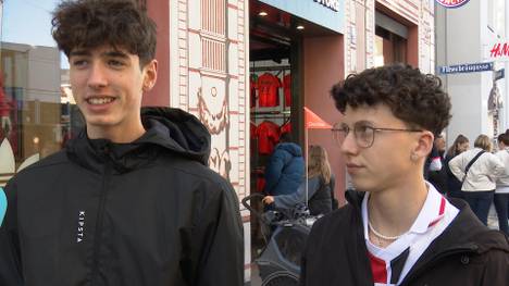 Der FC Bayern hat die Vertragsgespräche mit Joshua Kimmich auf Eis gelegt. Soll der Rekordmeister trotzdem mit ihm verlängern? Die Bayern-Fans sind gespalten.