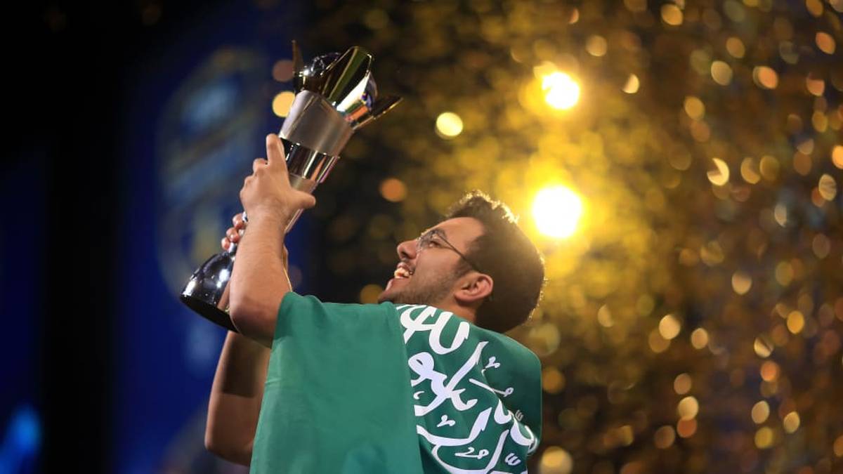 FIFA18: FIFA E-WORLD CUP 2018 (400.000 USD): Beim FeWC in London ging es in diesem Jahr um insgesamt 400.000 US-Dollar. Der Saudi-Arabier Mossad "Msdossary" Aldossary gewann davon 250.000 US-Dollar. Dieses Preisgeld ist noch lange nicht auf dem Level der Gehälter von realen Profikickern, auch wenn es für einen einzelnen Gamer eine nette Summe ist