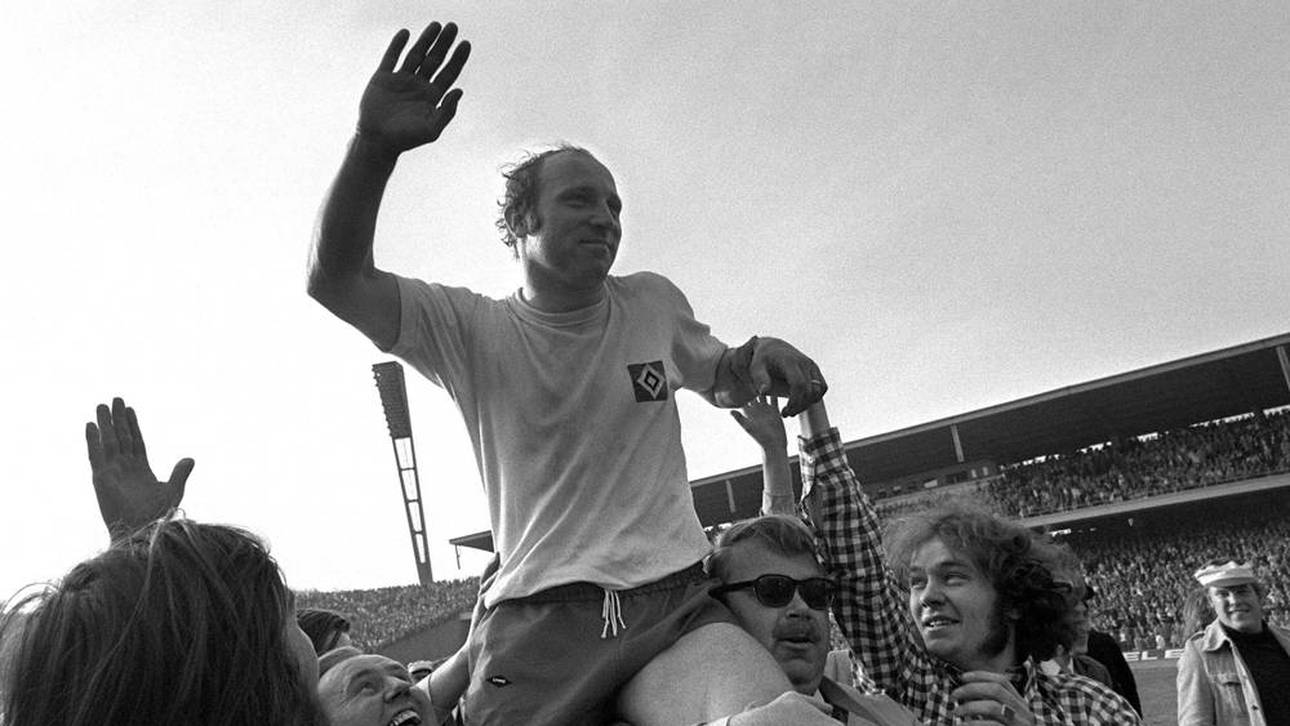 Uwe Seeler wurde beim HSV wortwörtlich auf Händen getragen