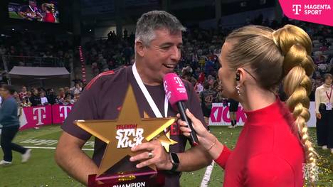 Beim Telekom-StarKick waren gerade einmal 30 Sekunden gespielt, als sich Bayern-Legende Roy Makaay verletzt. Das Kuriose: Am Ende räumt er sogar einen Preis ab.