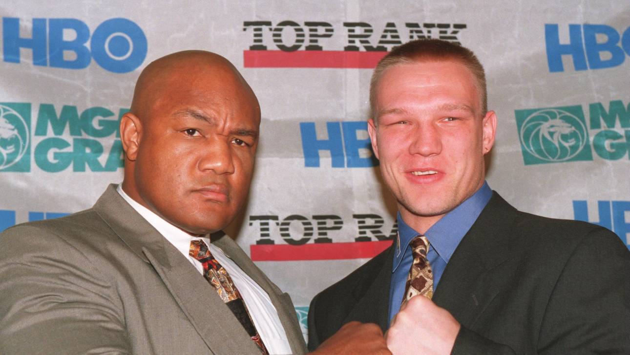 George Foreman und Axel Schulz bei der Pressekonferenz vor dem Kampf