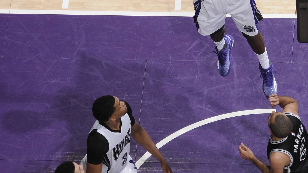 Perfekt eingefangen: Quincy Acy von den Kings dunkt mit Krone