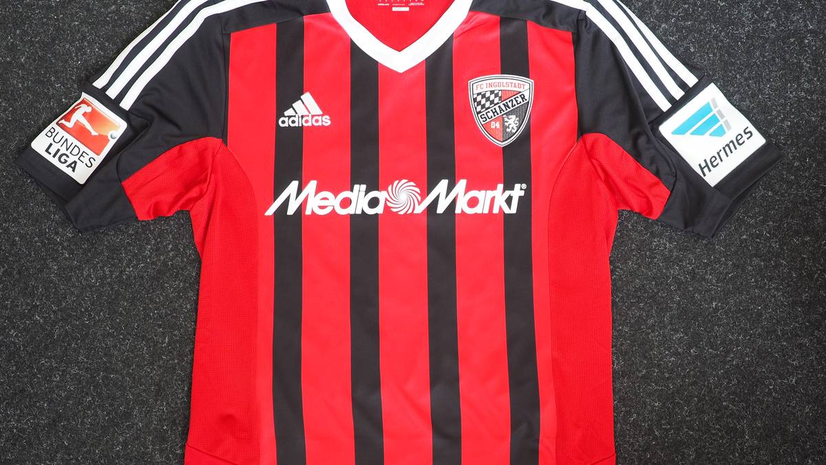 Der FC Ingolstadt bleibt trotz des Aufstiegs seinem Heimtrikot der Saison 2014/15 treu und ändert nur den Hauptsponsor