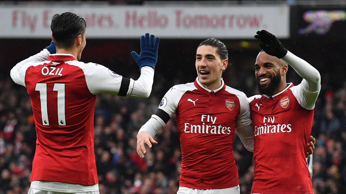 Auf Reals "BBC" und Barcas "MSN" folgt Arsenals "LMAO", wie das Quartett im Netz aufgrund der Initialen bereits bezeichnet wird. Es wird sich zeigen, ob sich die gegnerischen Fans oder die Gunners selbst den Allerwertesten ablachen