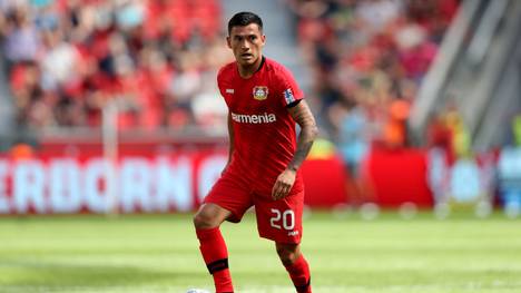 Charles Aránguiz hat seinen im Sommer auslaufenden Vertrag bei Bayer Leverkusen bis 2023. 