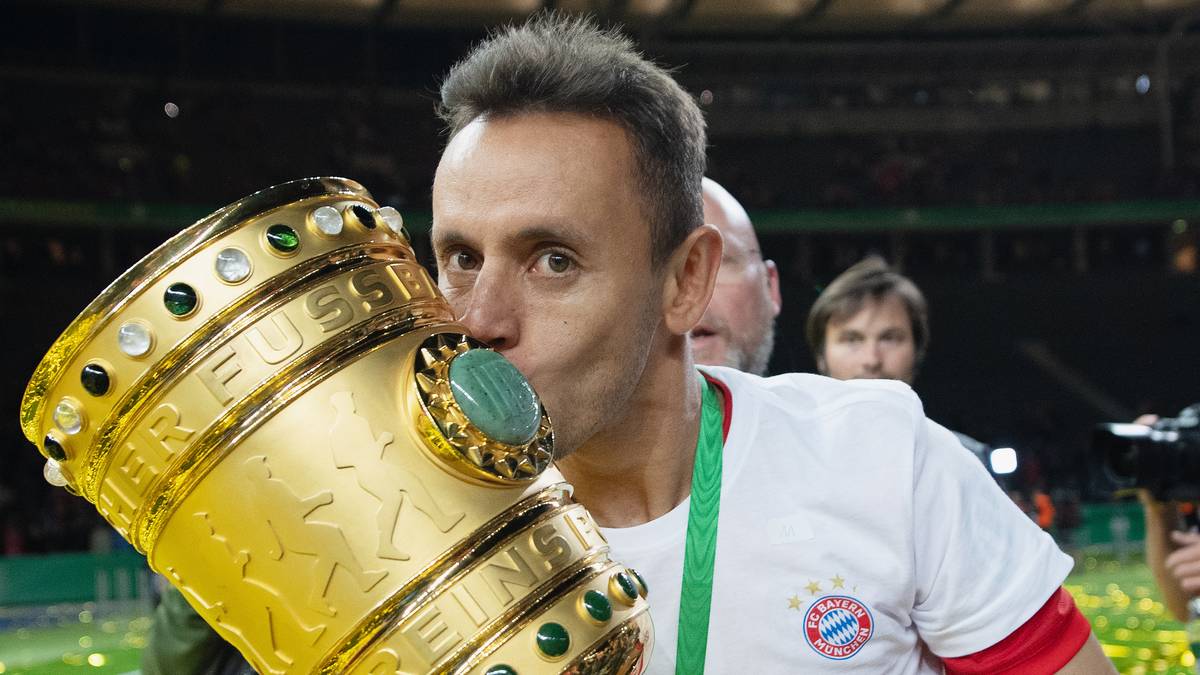 Im Sommer 2019 verlässt er nach sieben Jahren die Bayern. Eine Zeit, die von zahlreichen Erfolgen gekrönt ist. Sechs Mal Deutscher Meister, drei Mal Pokalsieger, dazu der Champions-League-Titel und die FIFA-Klub-Weltmeisterschaft im legendären Triple-Jahr 2013 - Rafinhas Titel-Sammlung kann sich sehen lassen