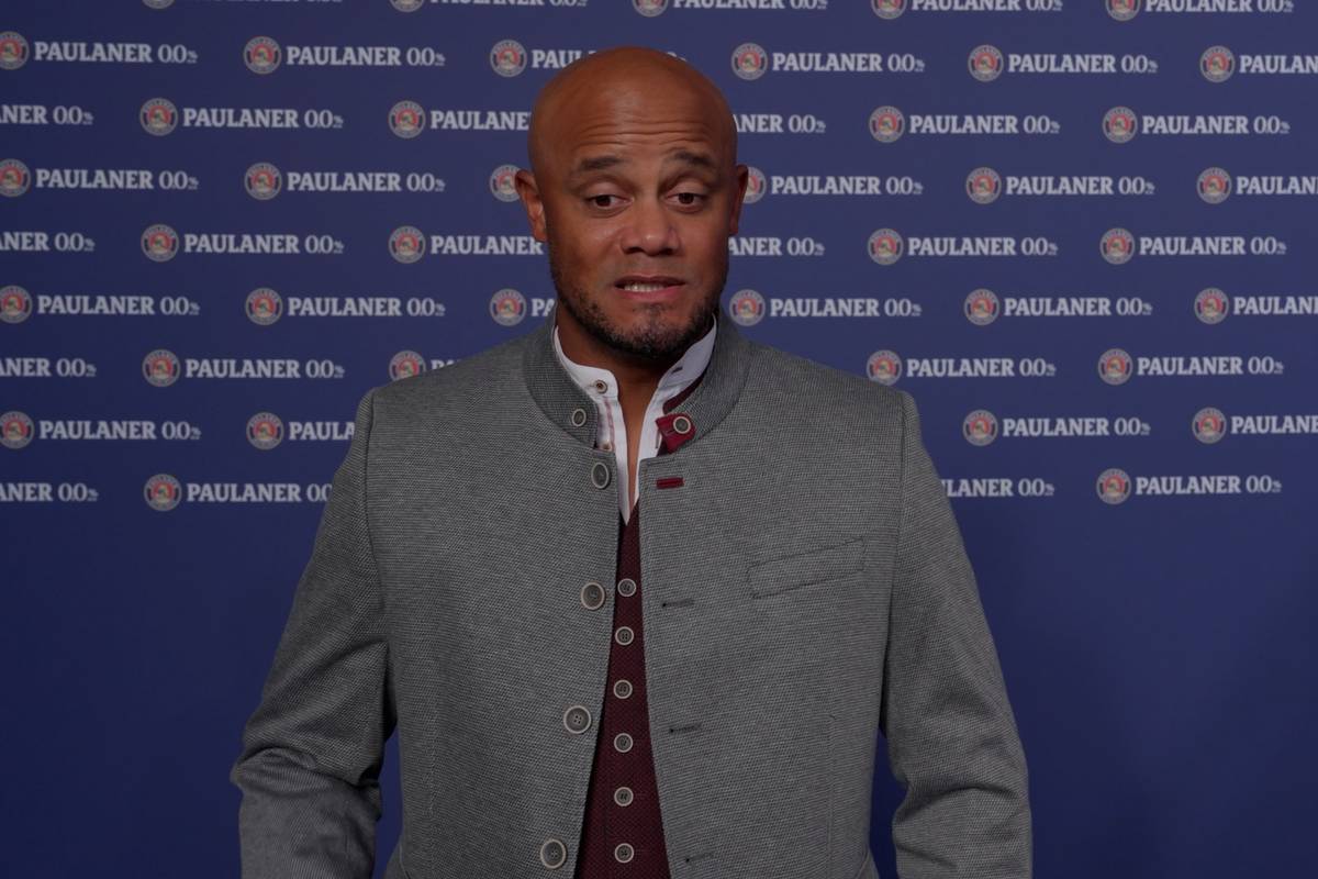 Lennart Karl hat vor kurzem einen Profivertrag beim FC Bayern München unterschrieben. Trainer Vincent Kompany spricht über den Youngster.