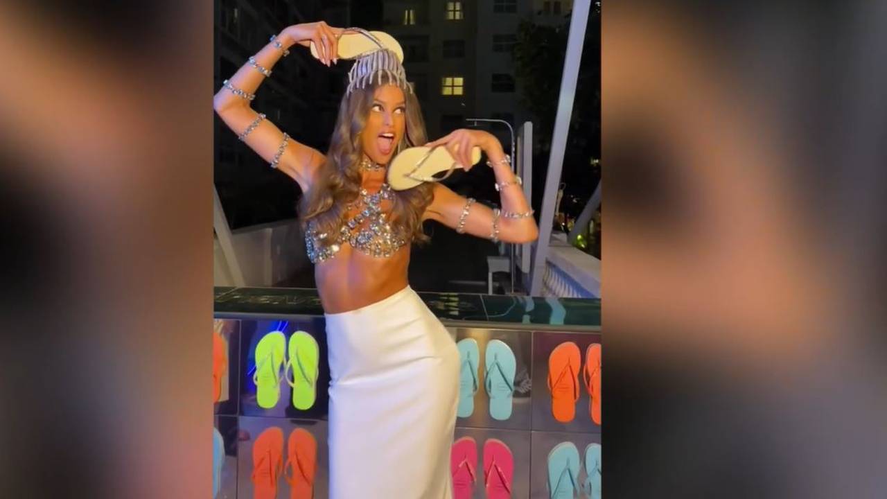 Kevin Trapps Verlobte Izabel Goulart, verblüfft im knappen Karneval-Outfit