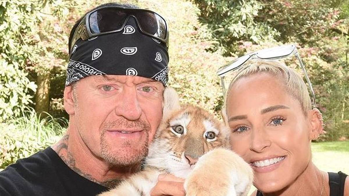 McCool bestätigt, dass dieses Erlebnis der Schlüsselmoment war: "Danach hat er es wirklich versucht, hat seinen Charme richtig spielen lassen." Seitdem sind die beiden unzertrennlich