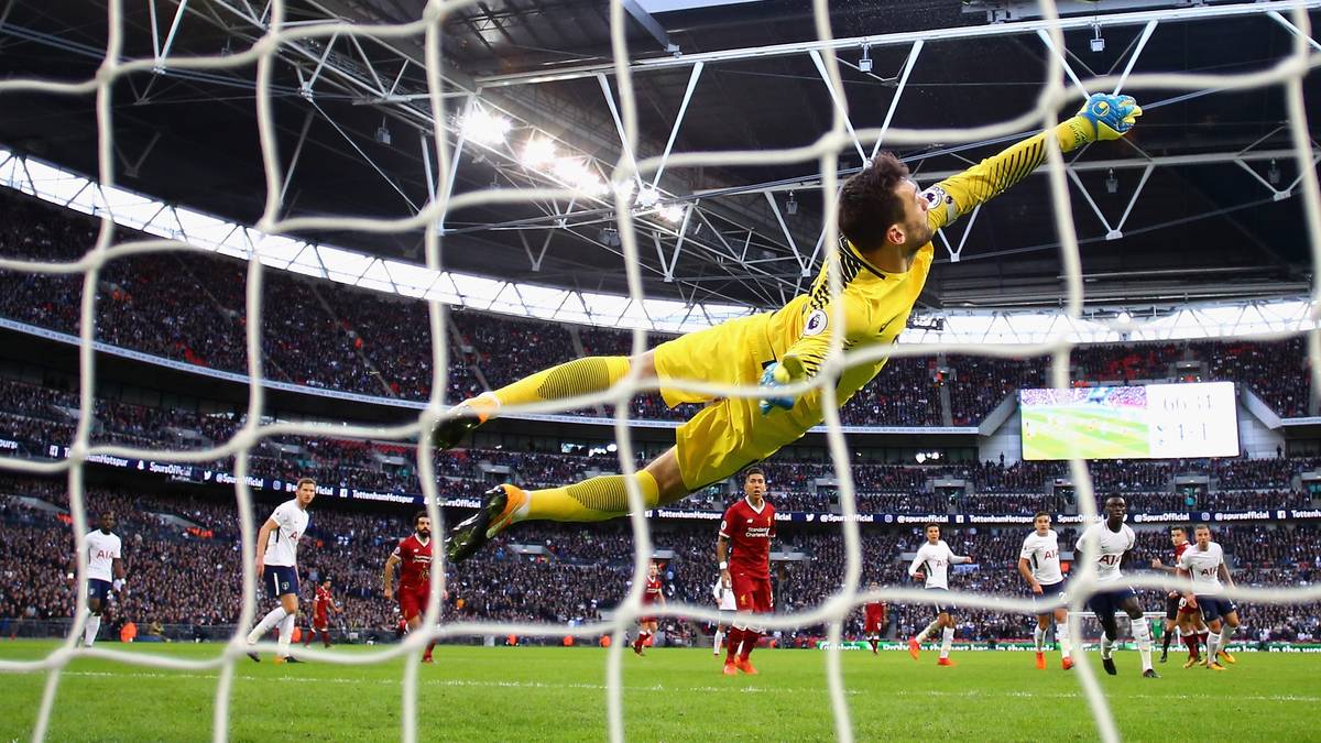 PLATZ 6: HUGO LLORIS (Tottenham Hotspur) - In der französsischen Nationalelf und bei den Spurs ist Lloris die unumstrittene Nummer 1. Dies und seine große Erfahrung sprechen für die außergewöhnliche Qualität des 30-Jährigen