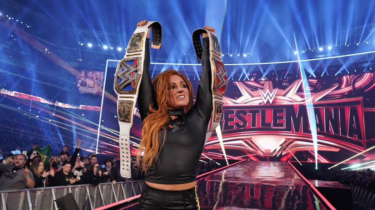 Der Höhepunkt des Lynch-Kults: Becky Lynch besiegte im Hauptkampf von WrestleMania 35 - dem ersten der Frauen - Ronda Rousey und Charlotte Flair und krönte sich zwischenzeitlich zum Champion sowohl des RAW- als auch des SmackDown-Kaders