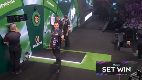 Sechs Highfinishes fallen im Spiel zwischen Justin Hood und Ryan Meikle. Beide checken jeweils drei Finishes jenseits der 100 Punkte und bieten im Ally Pally eine Wahnsinns-Show.