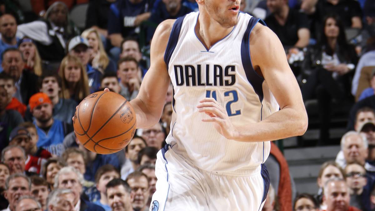 Neuzugang David Lee feiert sein Debüt im Mavs-Trikot