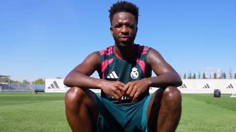 Vini Jr. startet trotz der Transfergerüchte um seine Person bei Real Madrid in die Vorbereitung auf die kommende Saison - und spricht nun über seinen Neu-Coach José Mourinho. 