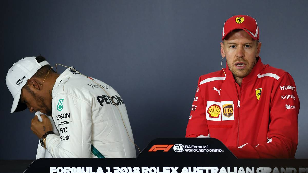 RENNEN 1 - AUSTRALIEN: Hamilton hat zu Saisonbeginn das beste Auto zur Verfügung, rast überlegen zu Pole Position. Bis zu einer Safety-Car-Phase im Rennen ist alles in Ordnung. Dann begeht Mercedes einen taktischen Fehler, Hamiltons Reifen bauen ab und er muss Vettel ziehen lassen. Dem Briten bleibt Platz 2