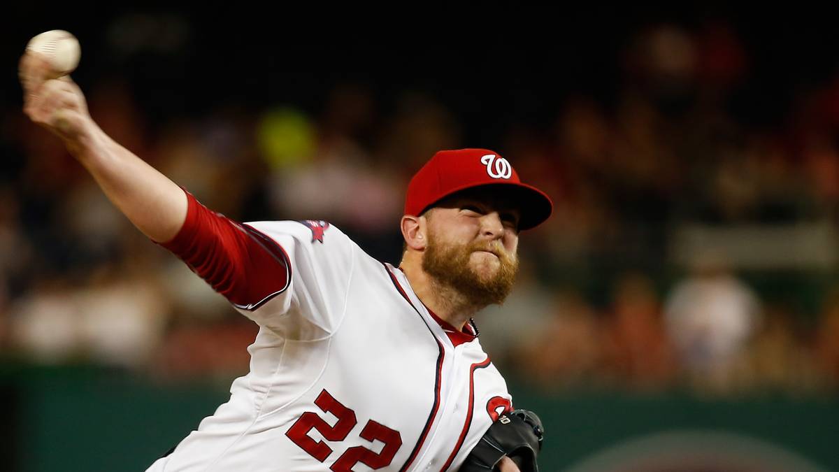 DREW STOREN: Als er bei den Washington Nationals spielt, schlägt der Pitcher vor Wut die Tür seines Spindes zu und klemmt sich dabei den Daumen ein. Diagnose: Bruch. Kurz vor den Playoffs nicht die cleverste Idee