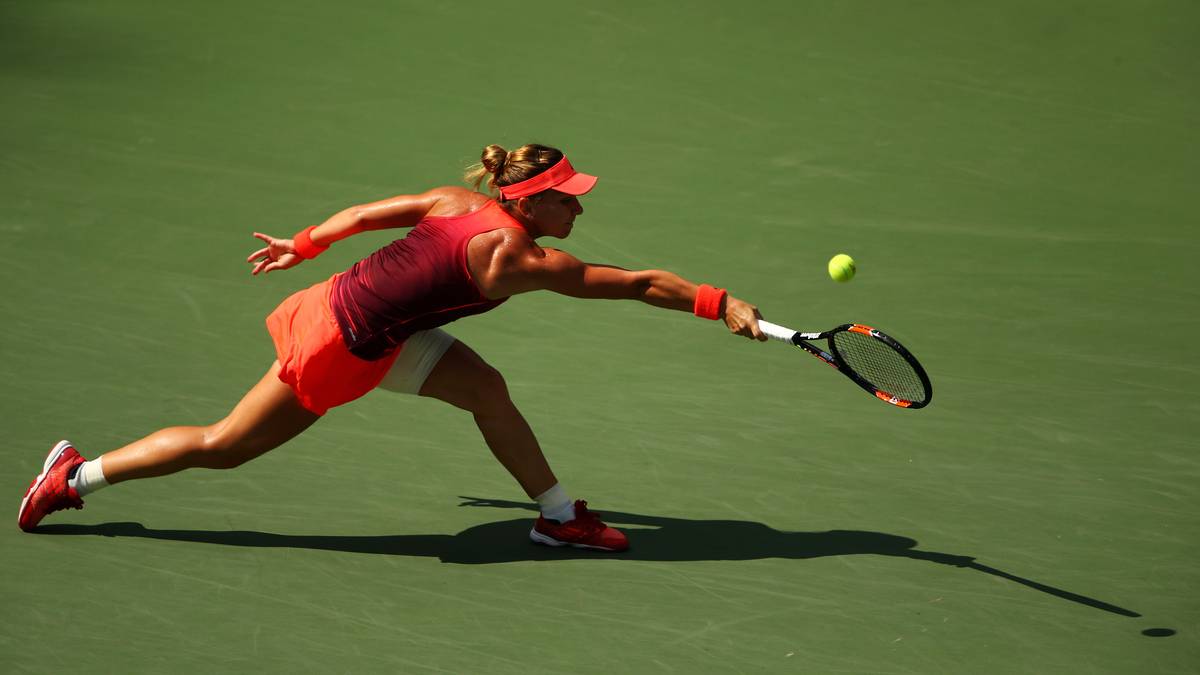 Das zweite Break von Halep im vierten Spiel sichert ihr den ersten Satz. Nach dem 3:1 für die Lisicki-Bezwingerin können beide Spielerinnen ihren Aufschlag halten