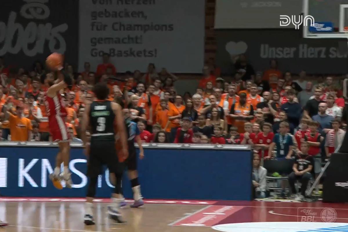Im Halbfinale der BBL-Playoffs gelingt Würzburg der Serienausgleich gegen Ulm. Die Gastgeber profitieren von den Fehlern der Ulmer und der eigenen Treffsicherheit.