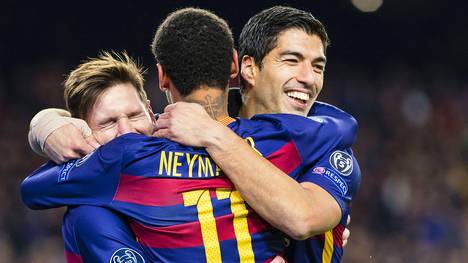 Luis Suarez jubelt mit Lionel Messi und Neymar