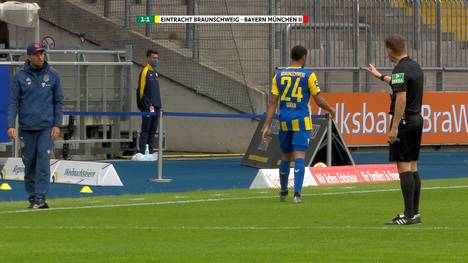 Zum ersten Mal seit dem 20. Spieltag spielen die "kleinen Bayern" wieder Unentschieden. Beim Duell Dritter gegen Vierter bekommt der Bayern-Coach eine klare Ansage vom Referee.