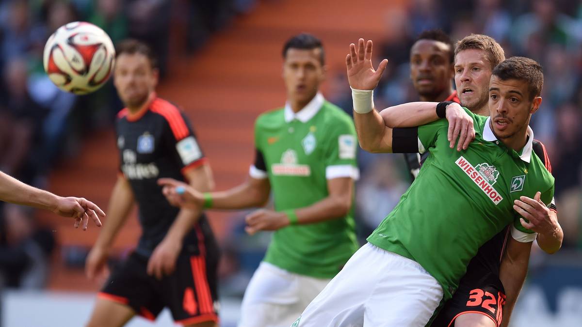 Tore bekommen die Fans im ersten Durchgang nicht zu sehen. Slobodan Rajkovic stellt hier sicher, dass der Bremer Franco di Santo nicht an den Ball kommt