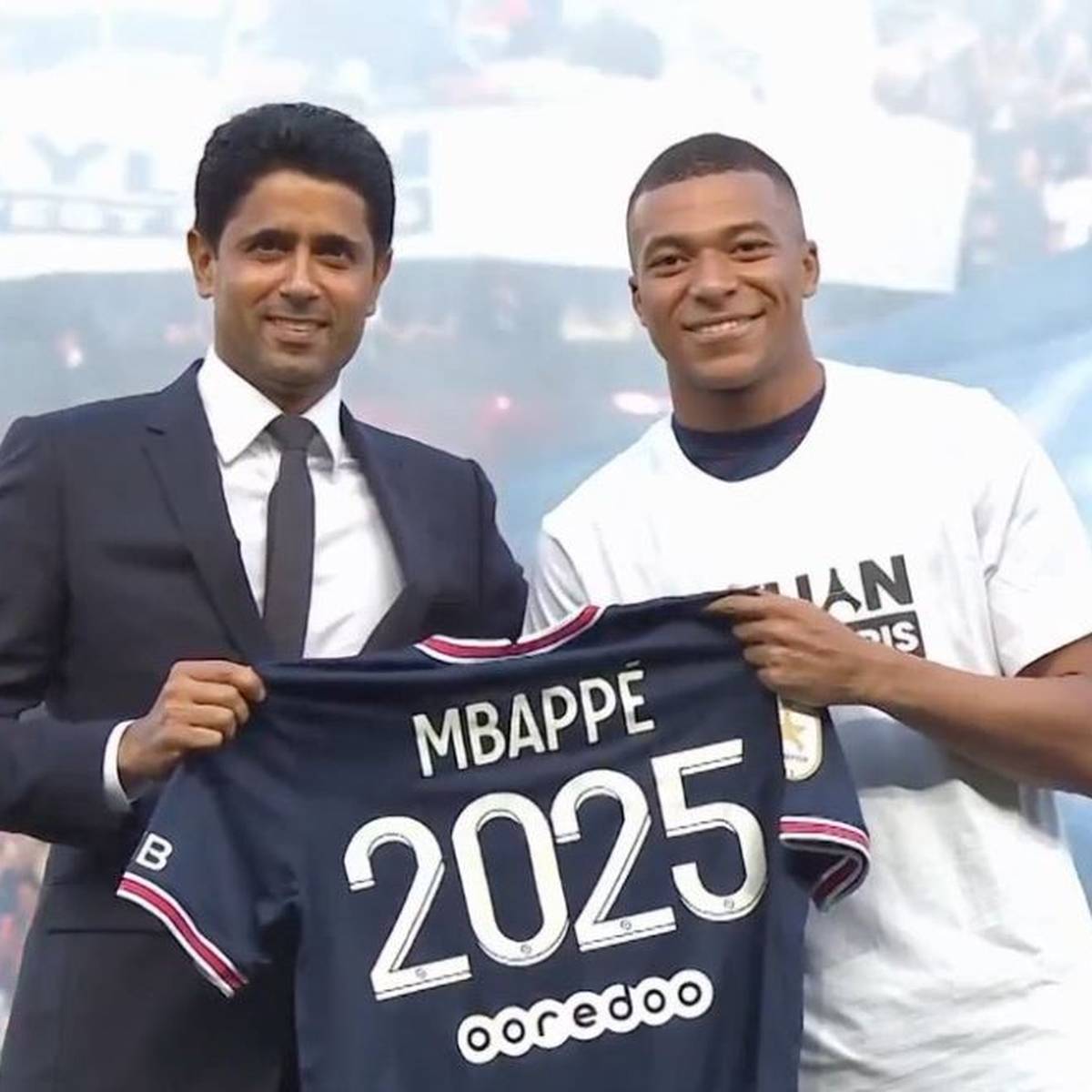 Nun ist es offiziell: Kylian Mbappé bleibt bei Paris Saint-Germain. Unter anderem soll eine enorme Summe das Zünglein an der Waage gewesen sein.