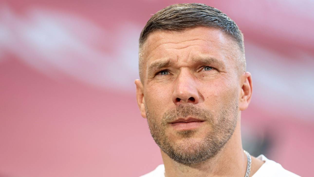 Podolski ruft El Mala an: „Trag die Nummer mit Stolz“
