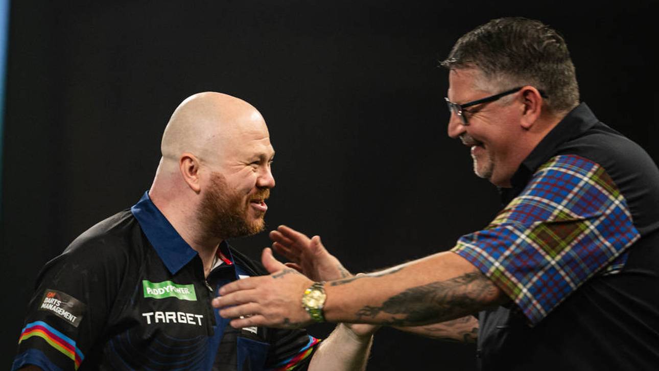 Gary Anderson (r.) nach seinem Sieg über Justin Hood (l.)