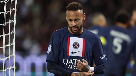 PSG-Star Neymar ist wegen einer Schwalbe vom Platz gefolgen