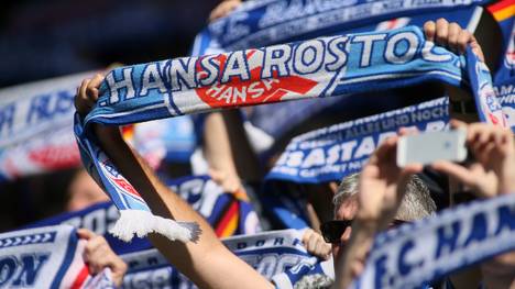 Fans von Hansa Rostock haben in Hamburg in einem Zug randaliert