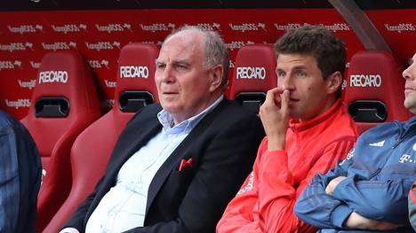 Nach Karriereende soll Müller (r.) beim FCB bleiben