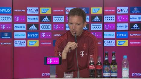 Nachdem die Bayern bereits raus sind aus der Champions League sind, erzählt Julian Nagelsmann auf der PK, wie er seine Champions League Abende von der Couch aus erlebt hat. 