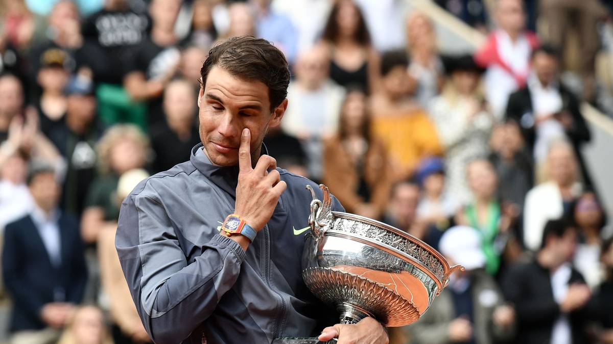 Bei den French Open 2019 beweist er einmal mehr, dass er auf Sand der beste Spieler der Welt ist. Nach einer Gala gegen Federer im Halbfinale ist erneut Thiem sein Gegner im Finale. Nadal gibt einen Satz ab, sichert sich aber mit einer erneuten Weltklasse-Leistung den zwölften Titel in Roland Garros