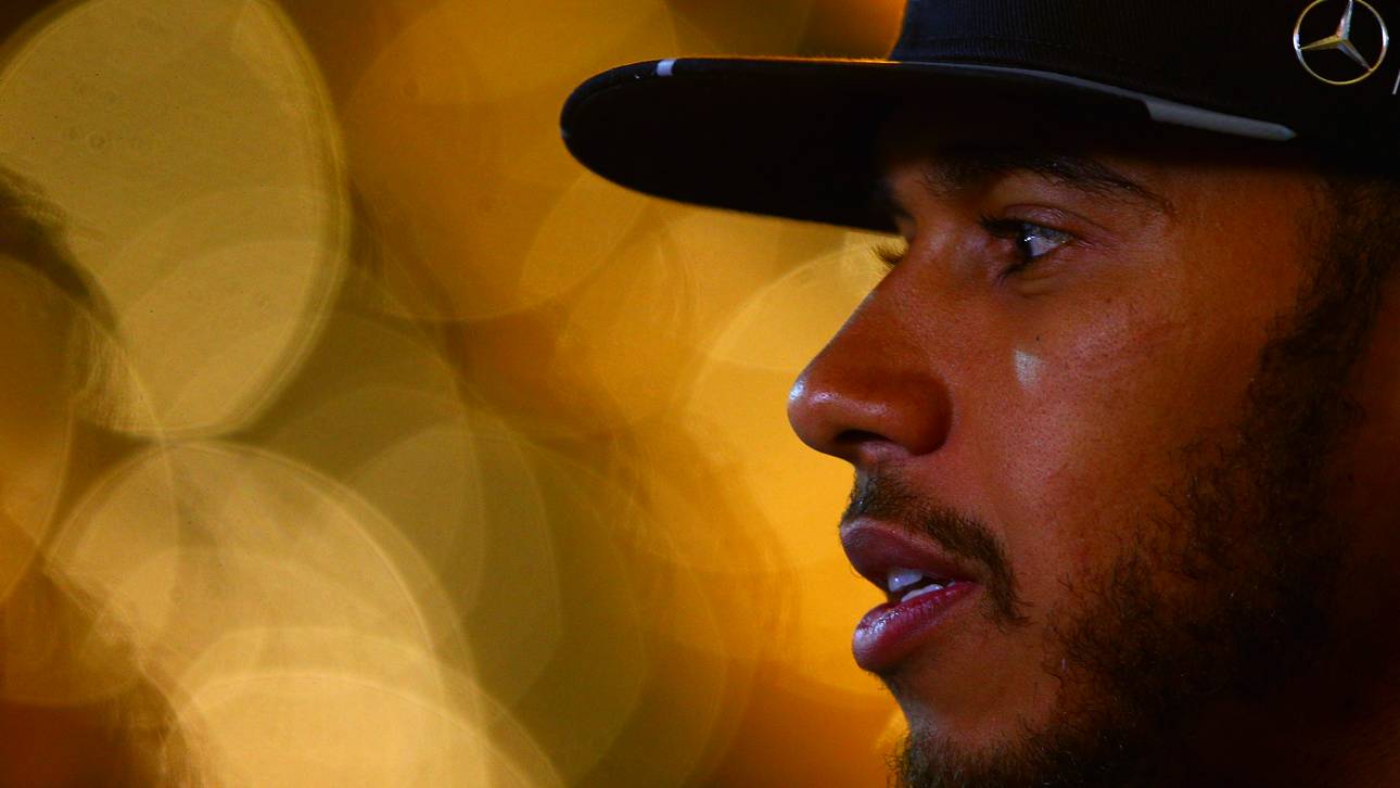 Hamilton sucht Licht in dunkler Stunde