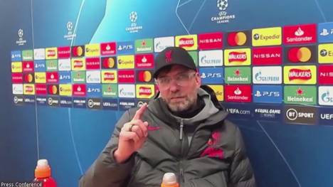 Jürgen Klopp reagiert verärgert auf die Frage eines dänischen Journalisten. Der vermutete, dass Liverpool den FC Midtjylland unterschätzt habe.