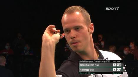 Max Hopp hat gegen Jonny Clayton beim Stand von 5:3 alle Trümpfe in der Hand. Am Ende scheitert der Deutsche allerdings im Entscheidungsleg.
