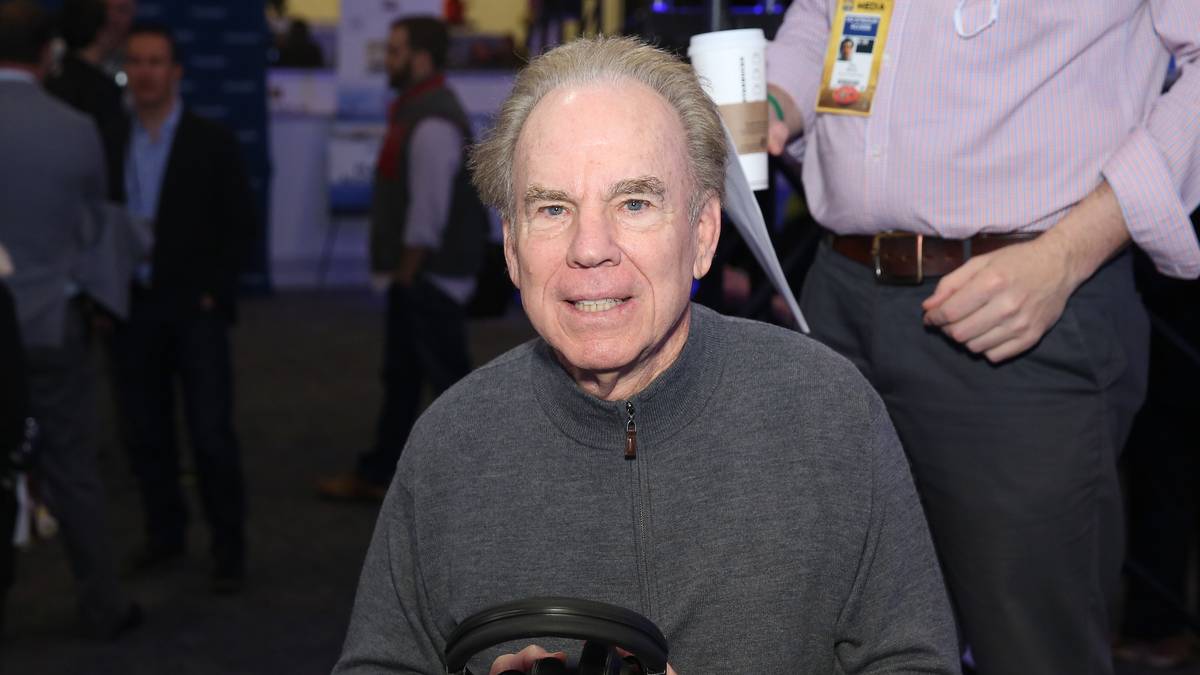 Unglaubliche 15 Comebacks im letzten Viertel und 23 Game-Winning-Drives sprechen eine klare Sprache. Staubach ist zudem der erste Spieler, der die Heisman Trophy als bester College-Spieler gewinnt und zum Super-Bowl-MVP gekürt wird. Außerdem prägt er den Begriff "Hail Mary" mit seinem legendären Wurf im Playoff-Spiel 1975 gegen die Minnesota Vikings