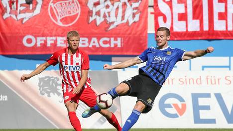 In der Regionalliga treffen Traditionsklubs wie Kickers Offenbach und der 1. FC Saarbrücken aufeinander