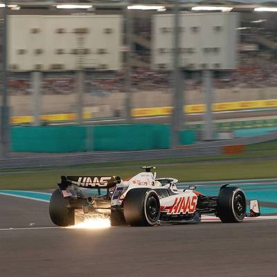 Mick Schumacher durfte beim Saisonfinale in Abu Dhabi keine Donuts machen. Nun erklärt sein Team, wieso der 23-Jährige zurückgepfiffen wurde. 