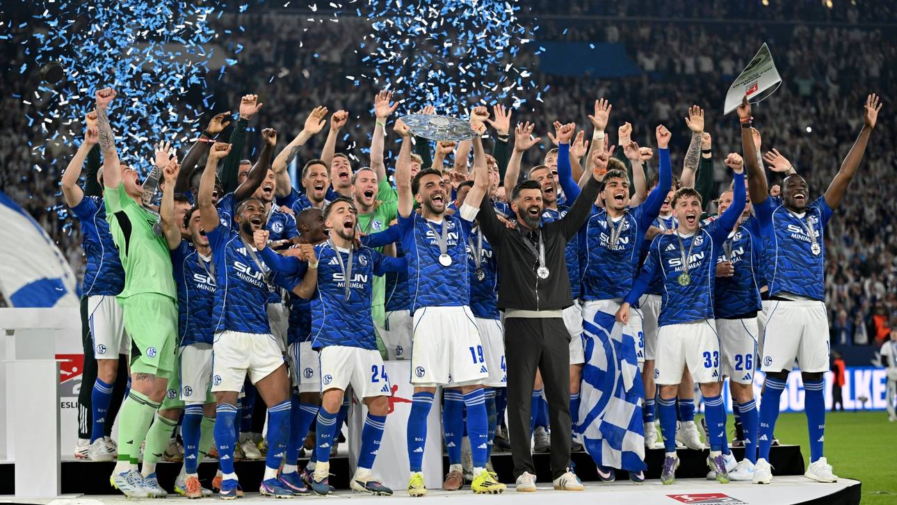 Schalke feiert die Schale