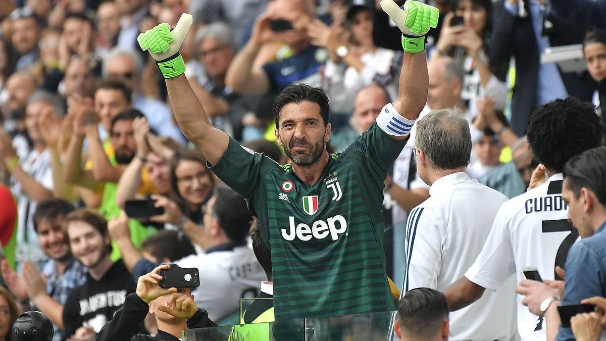 Gänsehaut pur! Torhüter-Legende Gianluigi Buffon hat sein letztes Spiel für Juventus Turin gemacht. In der Partie gegen Hellas Verona wird der 40-Jährige ausgewechselt und gefeiert