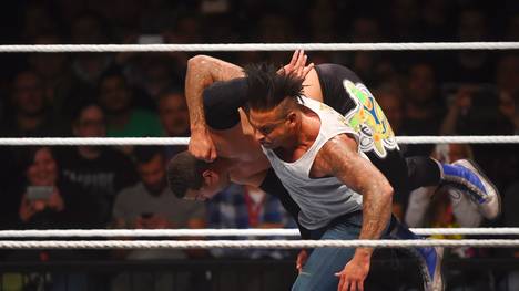 Tim Wiese ist zurück! Beim Betriebsfest eines Baumarkts steigt "The Machine" wieder in den Wrestling-Ring - und packt gegen einen Provokateur den Clothesline aus.