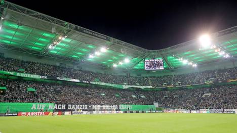 Bei Flutlichtspielen erstrahlt der Borussia-Park in Grün wie hier in der Europa-League