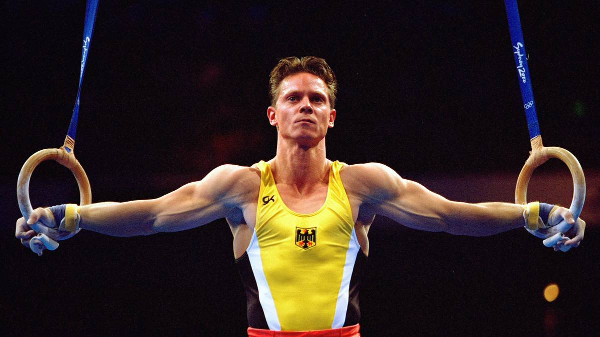 Nach dem Ende seiner aktiven Laufbahn gründet Wecker zunächst ein Unternehmen, das turnerische Events veranstaltet. Danach verabschiedet sich Wecker mehr oder weniger von den irdischen Dingen, vermarktet sich als eine Art Wunderheiler, der eigenen Angaben zufolge durch Handauflegen und Beten Menschen von ihren Gebrechen erlöse